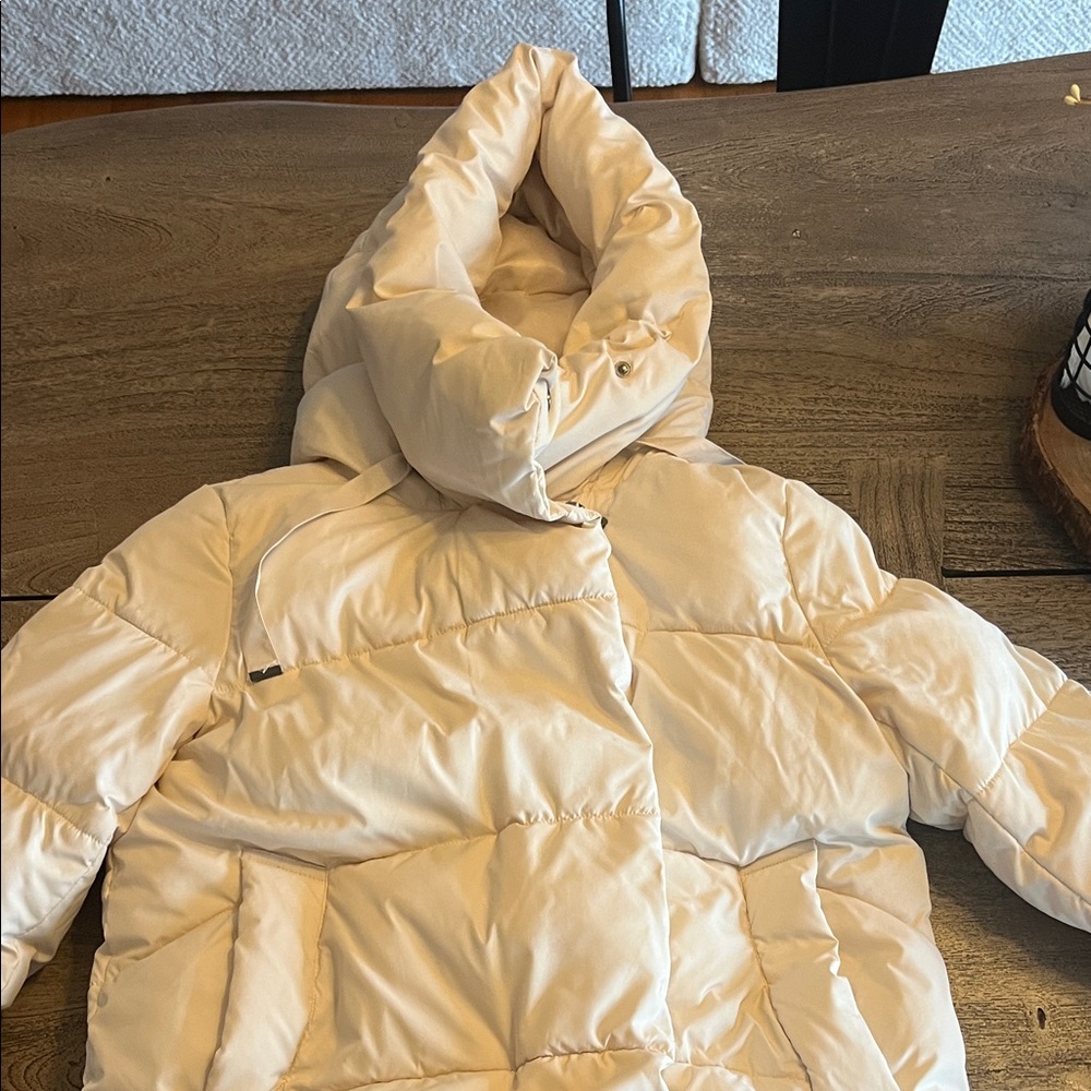 BCBGMaxAzria Cream Oversized Hooded Puffer Coat